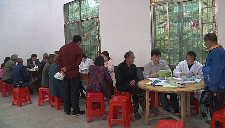 农工党郴州市委到莲塘镇开展“三下乡”活动