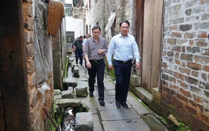 朱阳辉调研古民居保护和利用工作