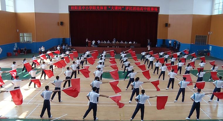  我县举行中小学阳光体育“大课间”评比活动