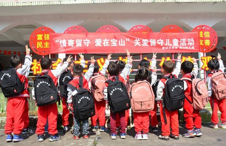 【新时代文明实践在桂阳】“小小”书包凝聚“大大”力量