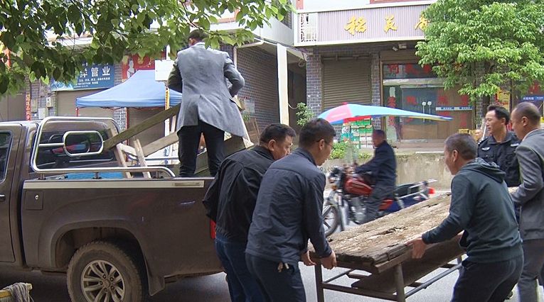  欧阳海镇开展环境整治行动