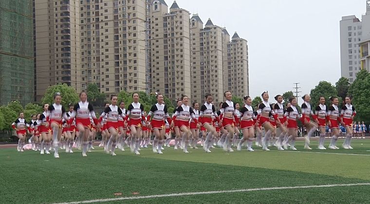 我县举行中小学阳光体育“大课间”初中组评比活动