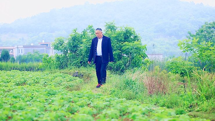 【亲帮亲  户帮户 互助脱贫奔小康】市级劳模杜天财：从支书到主任 初心不变