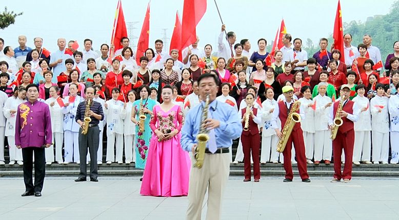 老年大学学员演绎“青春”快闪“我和我的祖国”