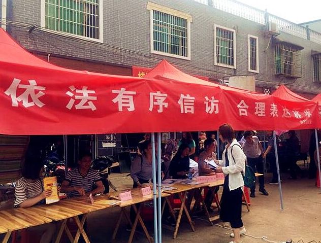 洋市镇开展纪检监察信访举报知识宣传活动