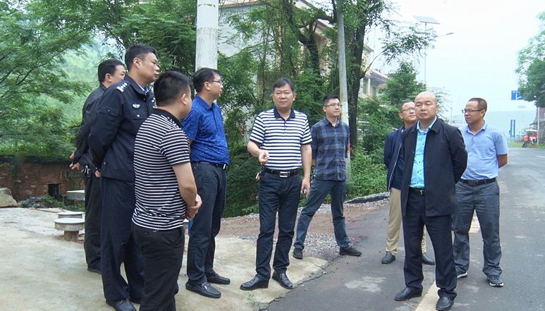县领导调研农村公路建设及农村客运市场情况