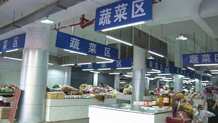 多部门在商贸城市场开展超门面经营、超摊位经营整治行动