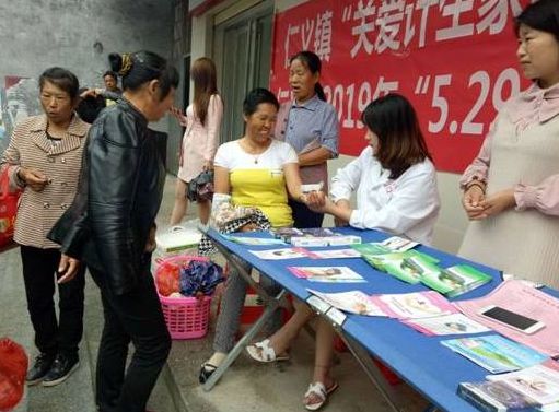  仁义镇开展“5.29会员活动”关爱计生家庭