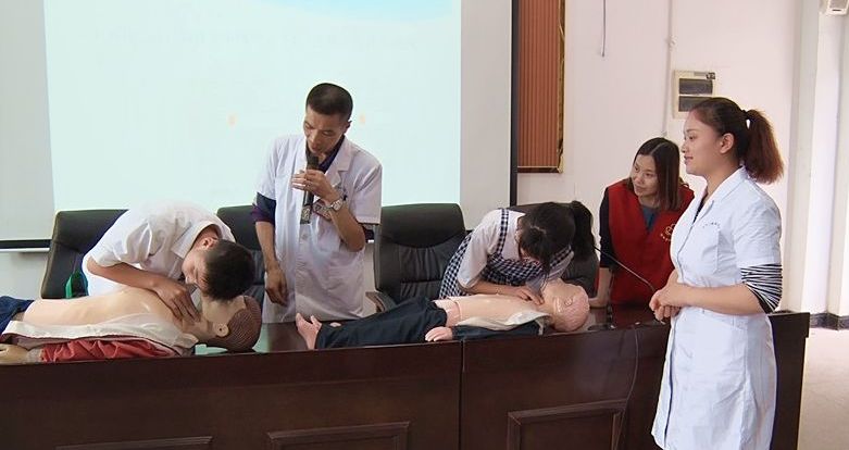 县妇幼保健院到桂阳五中、樟市中心学校开展“珍爱生命，远离危险”知识讲座公益活动