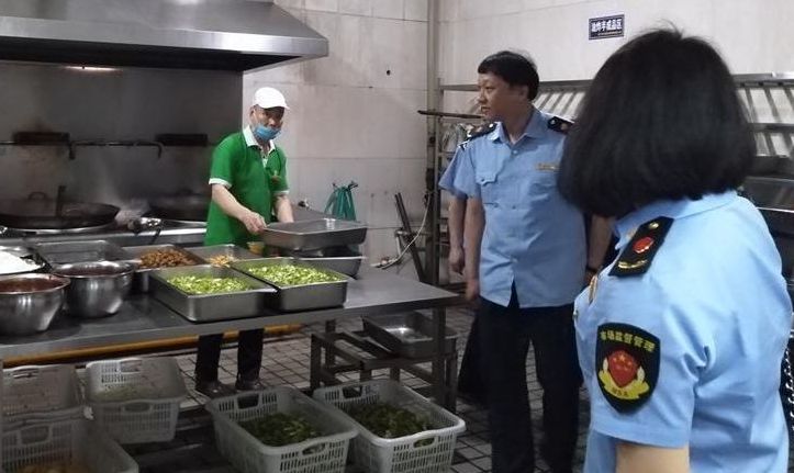 县市场监督管理局为“三考”期间食品安全保驾护航