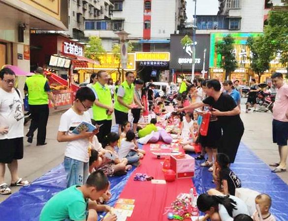 【新时代文明实践在桂阳】手拉手爱心义卖，心连心一起成长