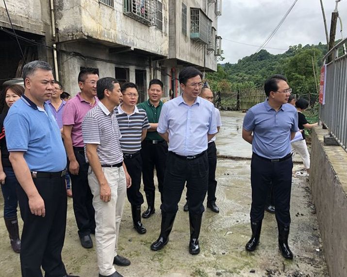 邹文辉到我县舂陵江开展巡河等相关工作