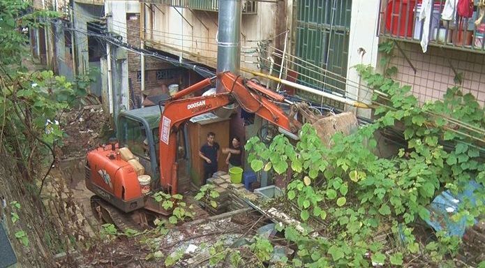 龙潭街道依法强制拆除违建