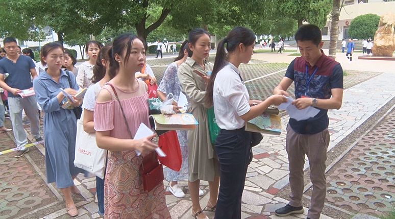 我县举行2019年公开招聘特岗教师面试