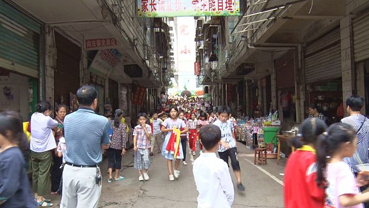 城区部分学校对不遵守文明出行“两不乱”行为作出回应