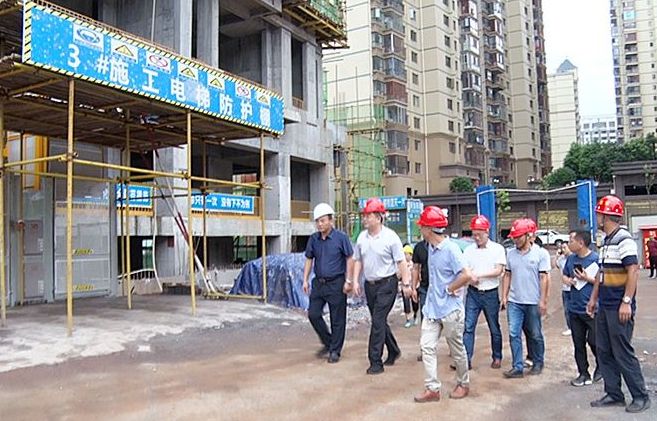 县领导突击检查安全生产