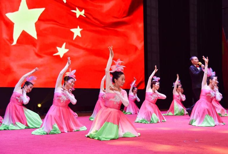 我县举行“欢乐潇湘.美丽桂阳”群众文艺汇演暨第三届艺术节