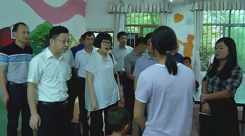 省民政厅带队调研我县农村留守儿童关爱保护工作