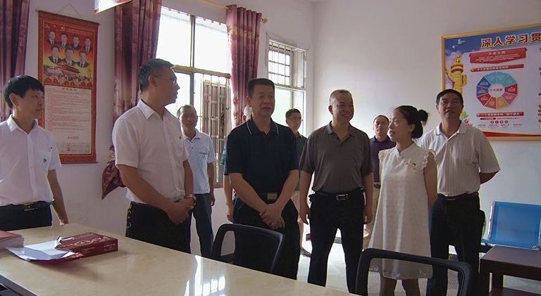 市人大常委会来我县专项调研“抓党建强基础化矛盾促和谐”开展情况
