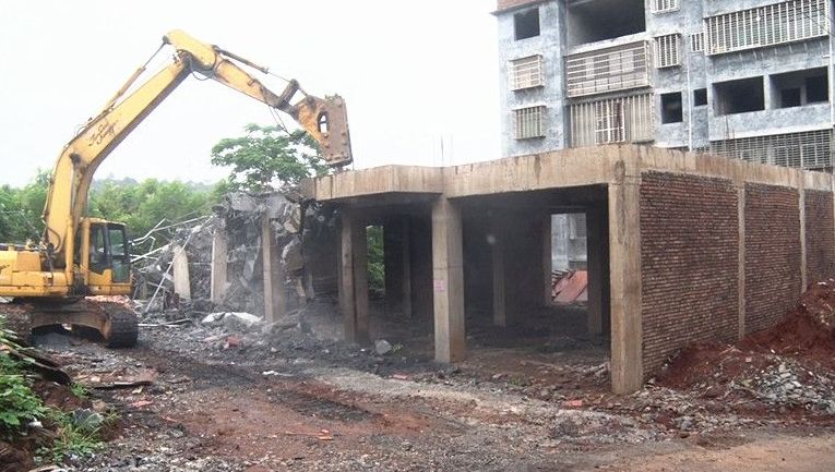 我县依法强制拆除违法违规建筑