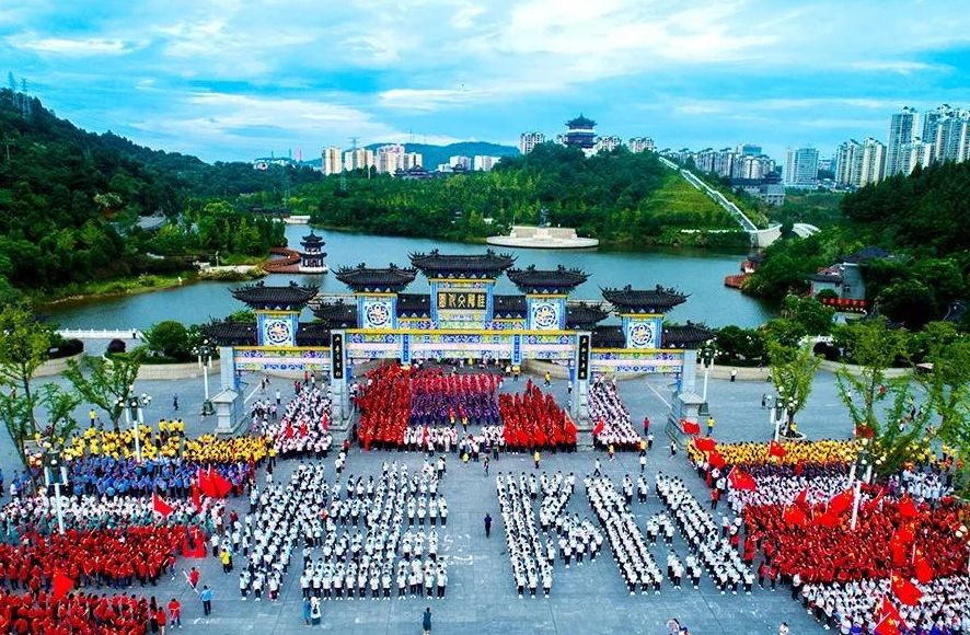 万人快闪《我和我的祖国》 燃动市民爱国激情