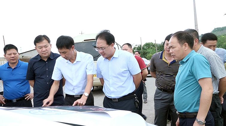 朱阳辉调研有关道路规划及安全工作