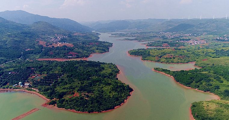 舂陵江上：高温下的巡护员 “青”心一片守护碧波万顷 