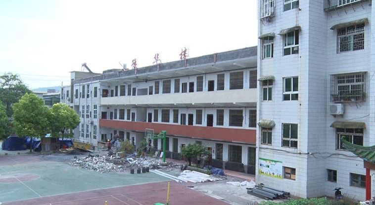 人民完小改扩建工程：安全快速高标准建设 9月初将交付使用