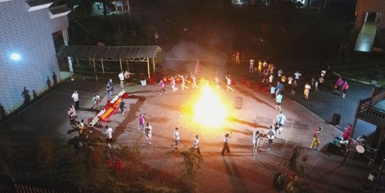 别样篝火晚会扮靓乡村旅游