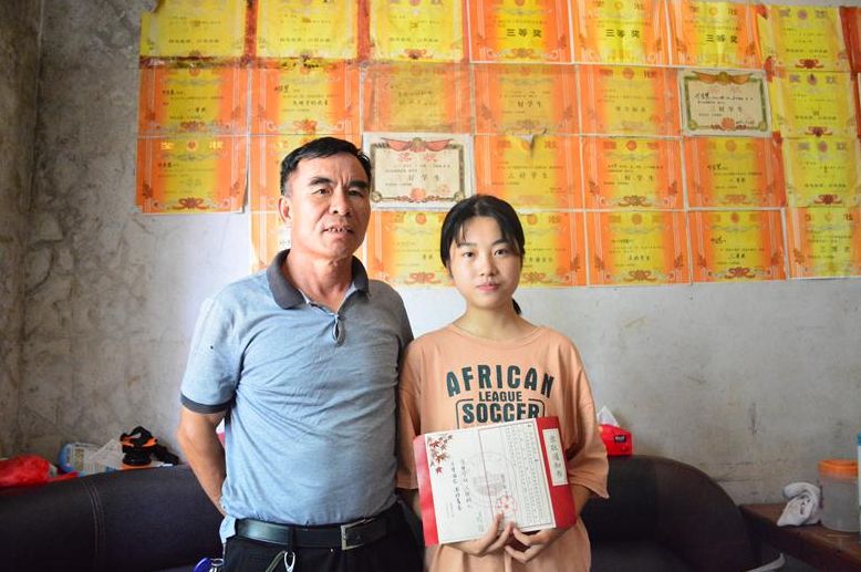 探访贫困学子（二）：“点对点帮扶”圆贫困学子大学梦