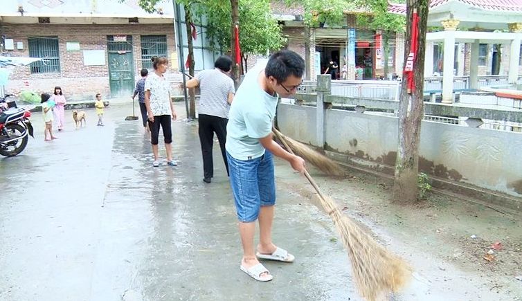 塘市镇： 村民齐动手 踊跃参与“每月一日清”活动
