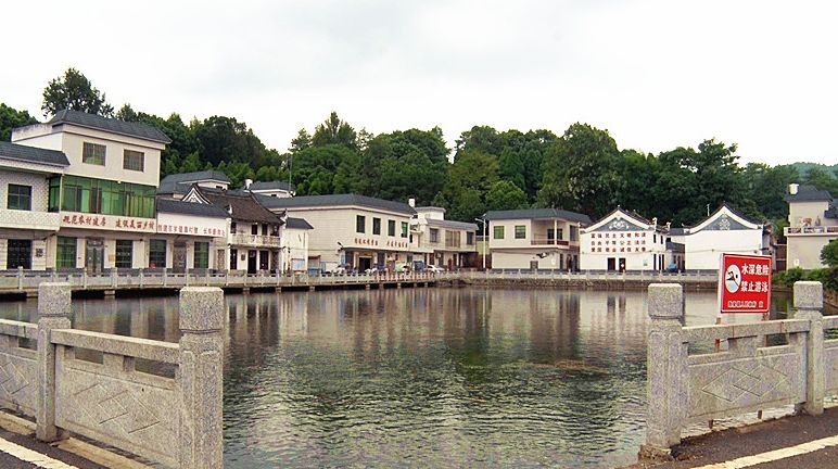 敖泉镇太平村：持续开展“三大行动”  居住环境不比城里差