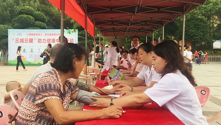 我县开展主题健康教育宣传活动