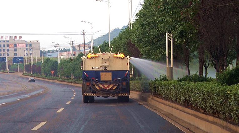 特色分明的绿化景观，为我县创文工作增绿添彩