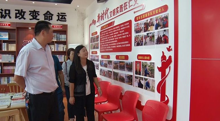 市人大常委会副主任欧阳建华来我县调研公共文化服务体系建设