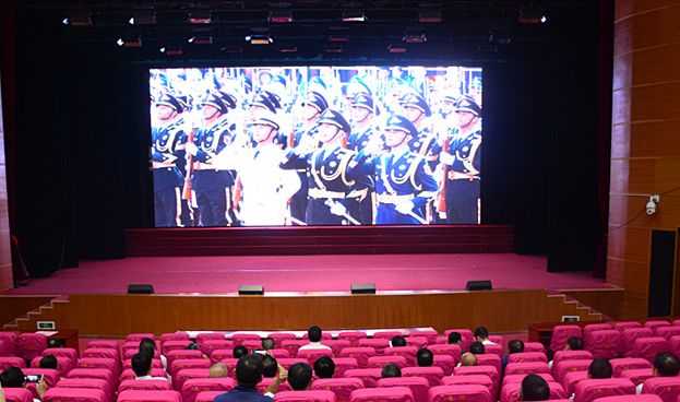 彭生智、朱阳辉等县领导集中观看庆祝新中国成立70周年大会直播
